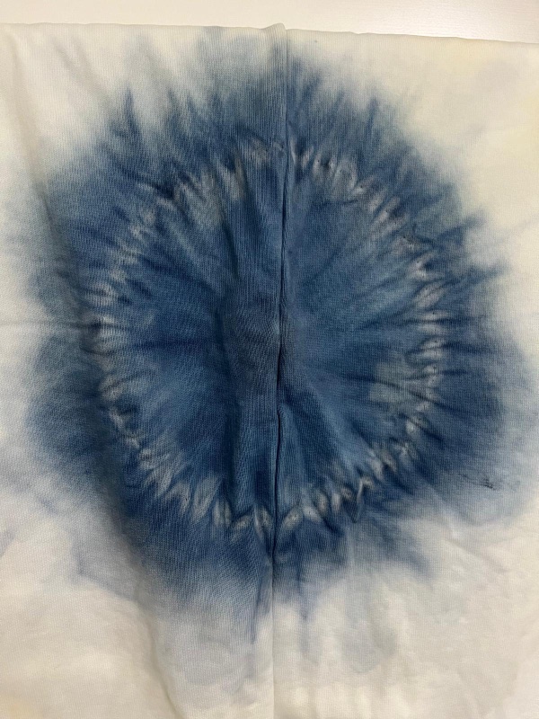Pannello di cotone annodato a shibori e tinto a indaco