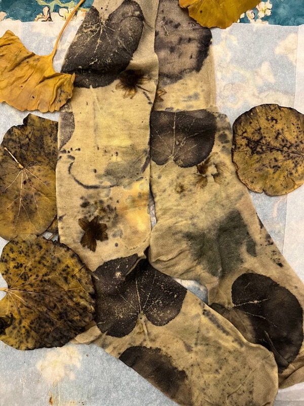 Ginkgo — calzini in cotone ecoprint, archivio natuRa.Ely
