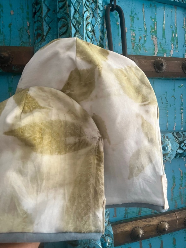 Turchese — cappelli in cotone ecoprint, archivio natuRa.Ely