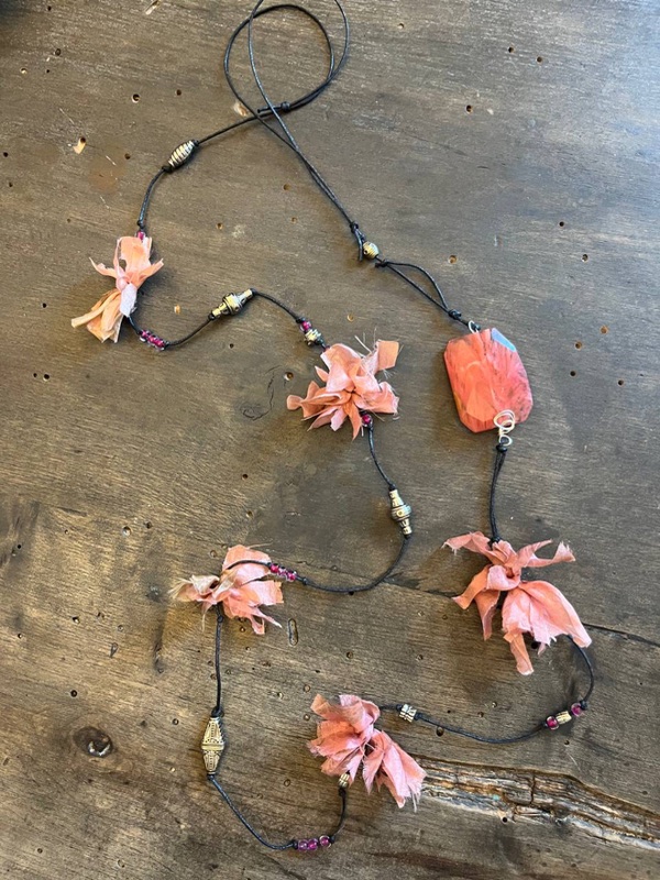 Pietra — collana in fiori di seta, archivio natuRa.Ely