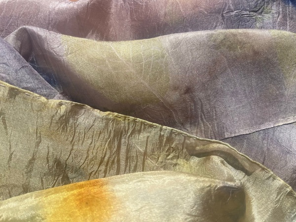 Cuciture — foulard in seta ecoprint, archivio natuRa.Ely