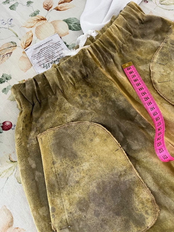 Ocra — pantalone in cotone tinto, archivio natuRa.Ely