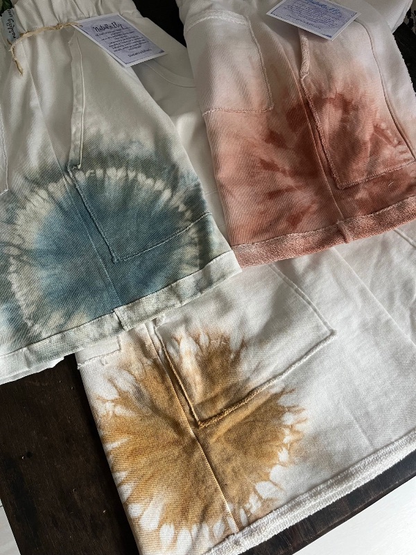 Tre shibori — pantaloni corti in shibori · tre bagni, archivio natuRa.Ely