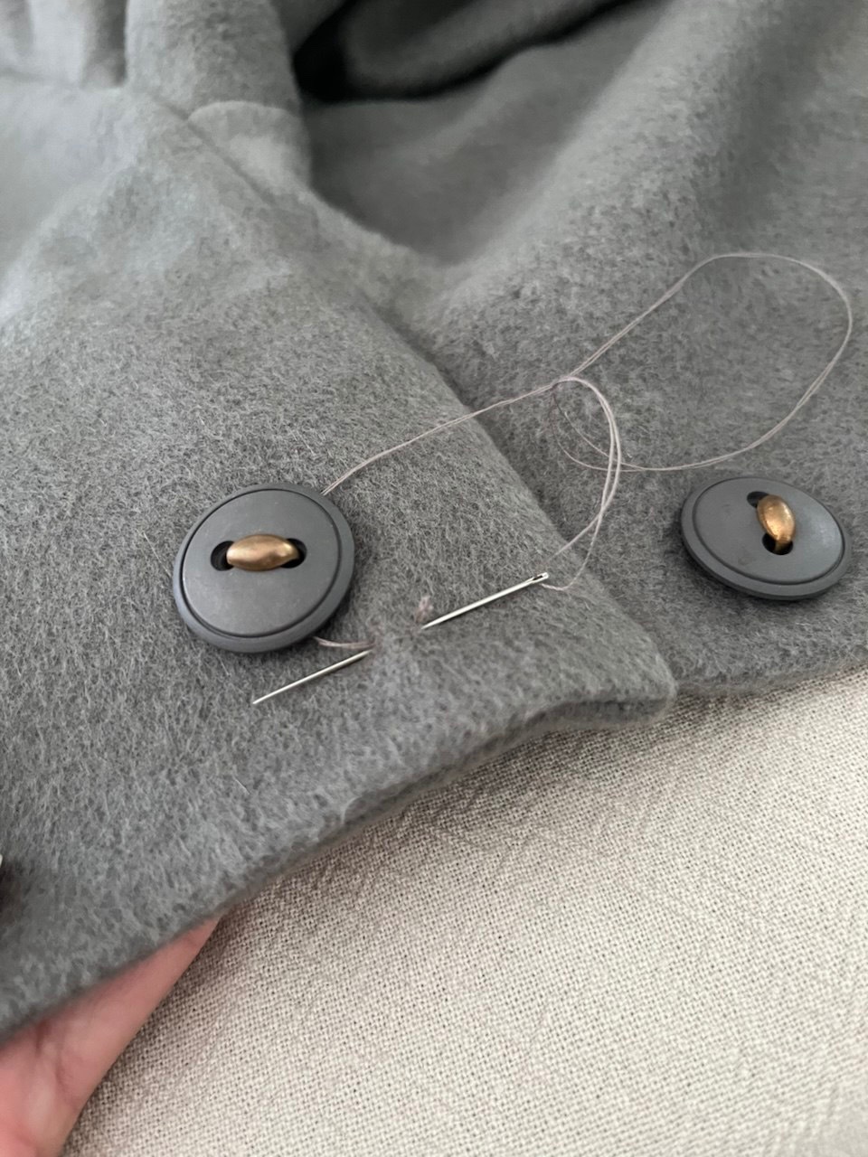 Pins, before the thread — Pelèr N° I, grey wool, cashmere and alpaca coat with standing collar, handmade in the natuRa.Ely atelier in Arco, Lake Garda