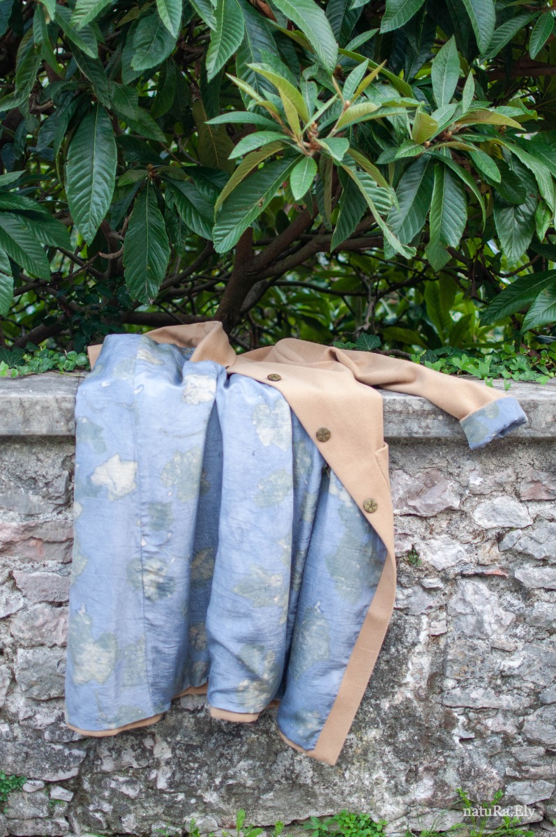 Heavy silk, dyed with logwood — Pelèr N° II, camel wool and cashmere seven-eighths coat, handmade in the natuRa.Ely atelier in Arco, Lake Garda