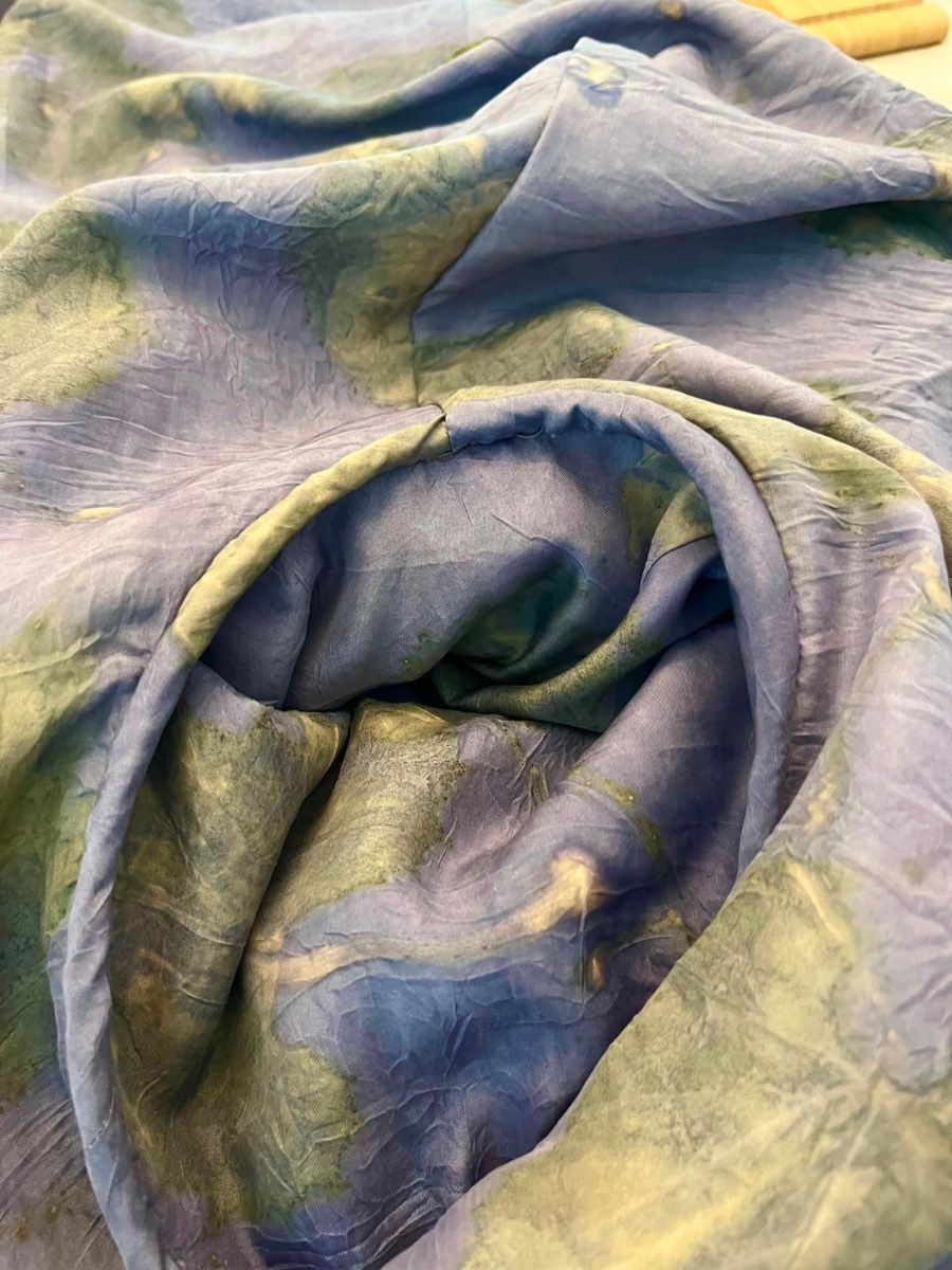 Wild vine, on the lining — Pelèr N° II, camel wool and cashmere seven-eighths coat, handmade in the natuRa.Ely atelier in Arco, Lake Garda