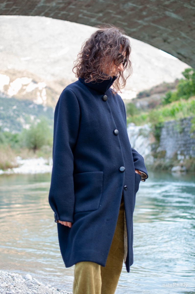 Sycamore and tree of heaven — Pelèr N° III, midnight-blue wool and cashmere coat with vintage buttons, handmade in the natuRa.Ely atelier in Arco, Lake Garda
