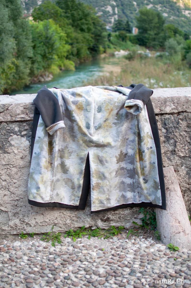 Open on the silk — Pelèr N° IV, dark taupe wool and cashmere coat with concealed pocket, handmade in the natuRa.Ely atelier in Arco, Lake Garda