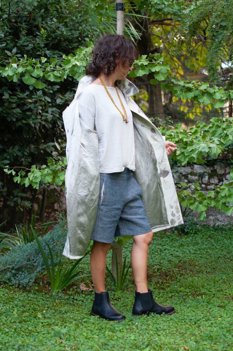 Pelèr N° V open on its double viscose satin lining, dyed with pomegranate and iron