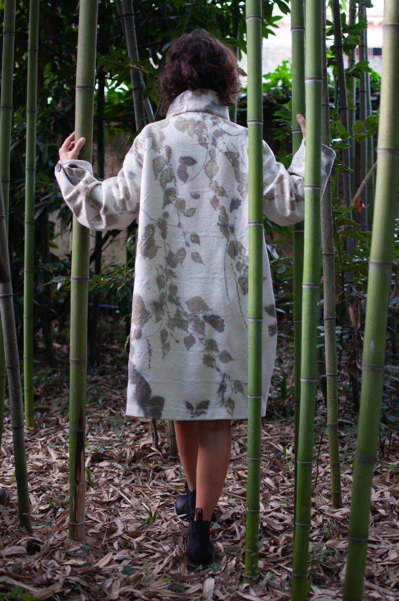 The back of Pelèr N° V among the bamboo, birch leaves printed on the cloth